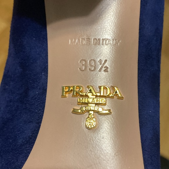 Prada Suede Pumps EU Size 39.5 Blue Color, Leather Trim, Tound Toe - Picture 6 of 9